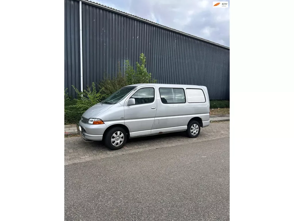 Toyota HiAce (2004) — foto 1