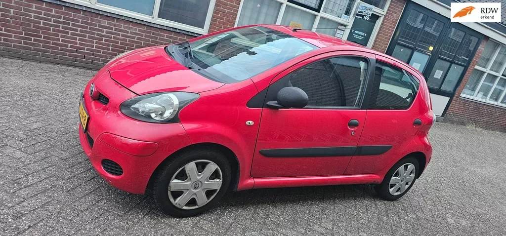 Toyota Aygo (2010) — foto 1