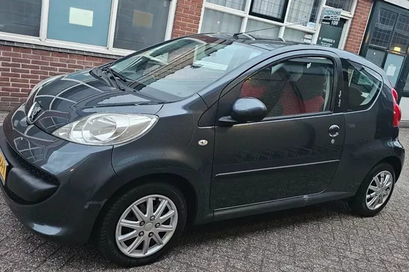Peugeot 107 (2008)