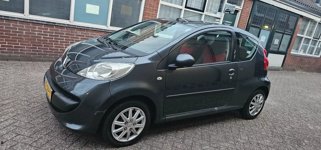 Peugeot 107 (2008) — foto 1