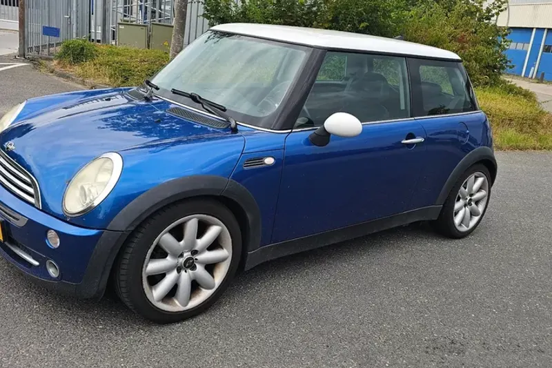 MINI Cooper (2006)