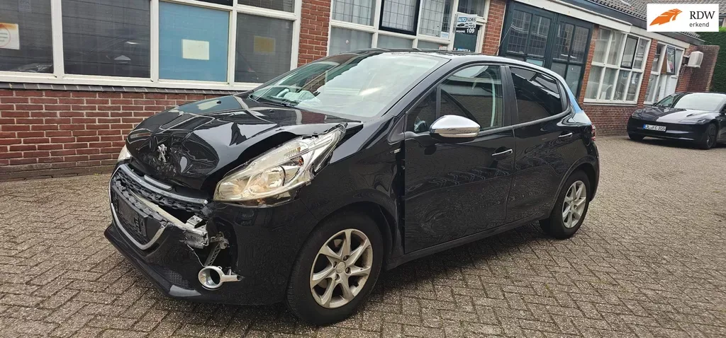 Peugeot 208 (2014) — foto 1