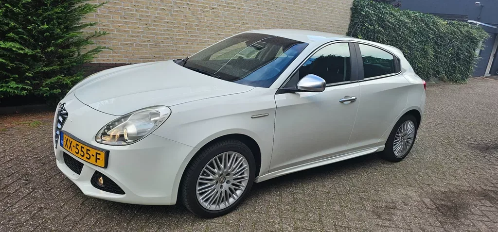 Alfa Romeo Giulietta (2011) — foto 1