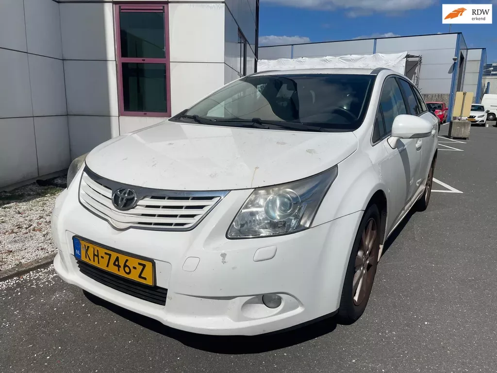 Toyota Avensis (2011) — foto 1