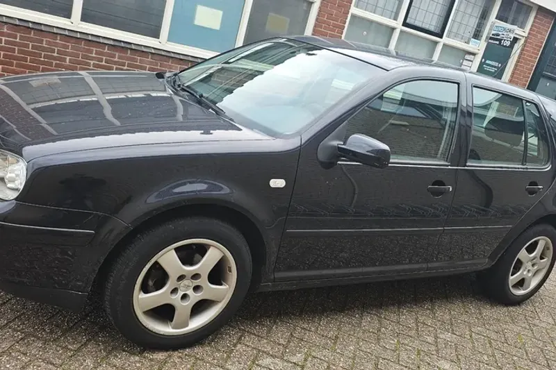 Volkswagen Golf (2003)