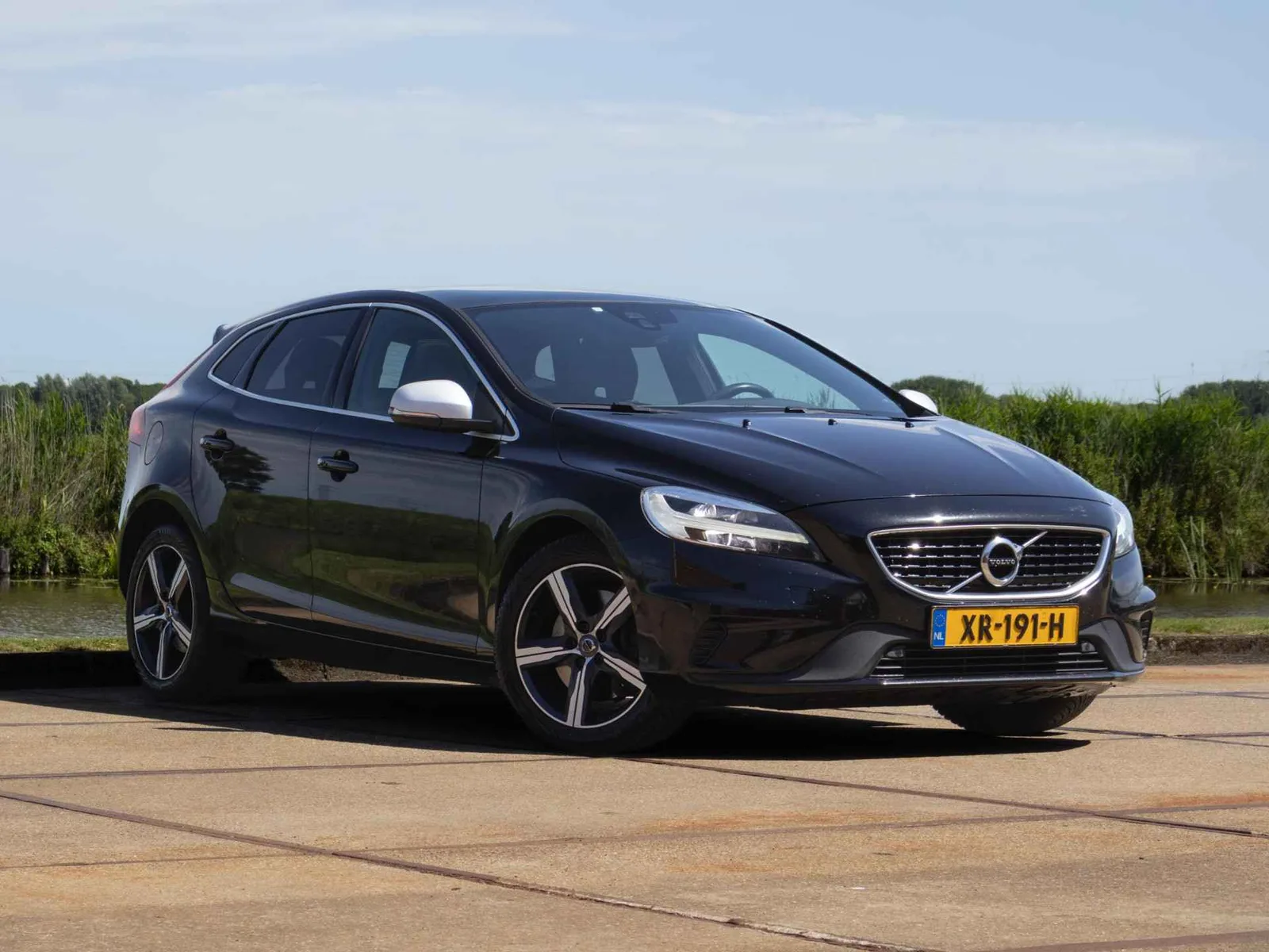 Volvo V40 (2019) — foto 1