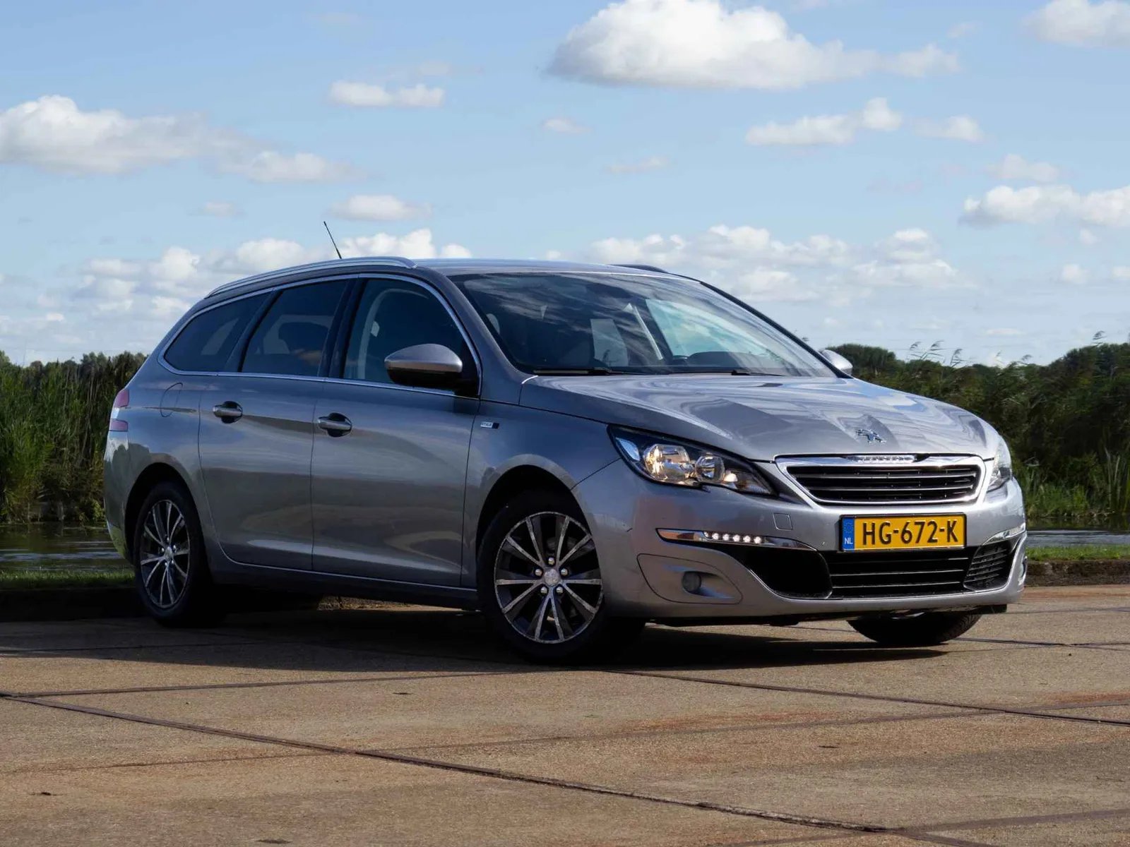 Peugeot 308 (2015) — foto 1