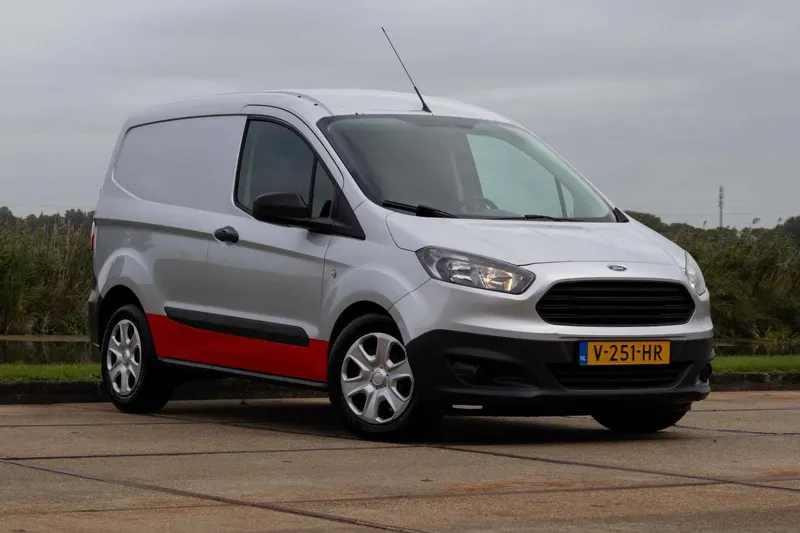 Ford Transit Courier (2017)