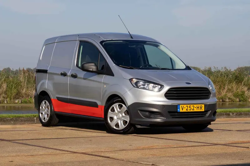 Ford Transit Courier (2017)