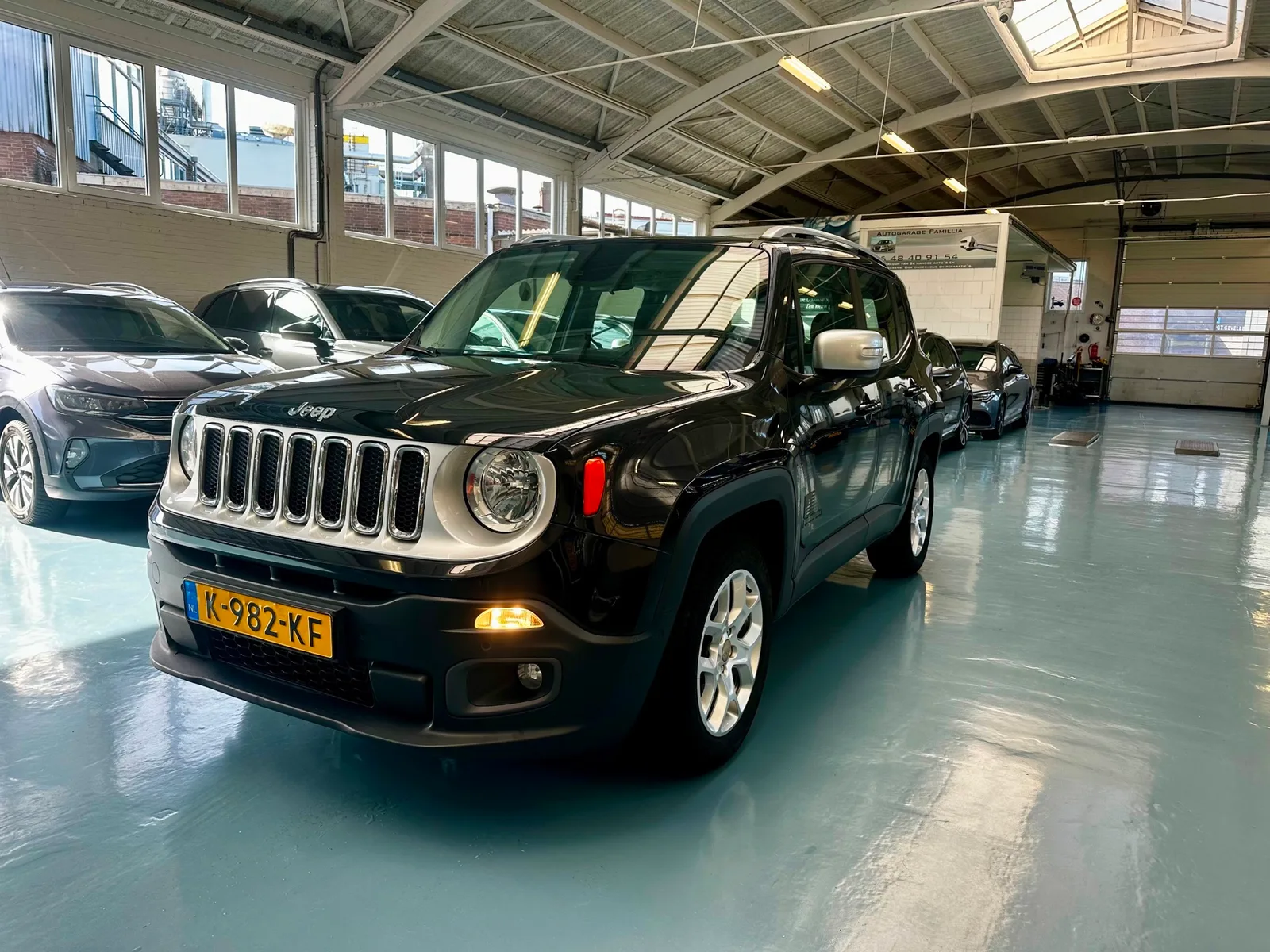 Jeep Renegade (2016) — foto 1