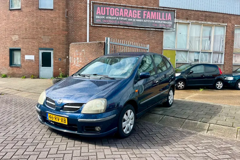 Nissan Almera Tino (2005)