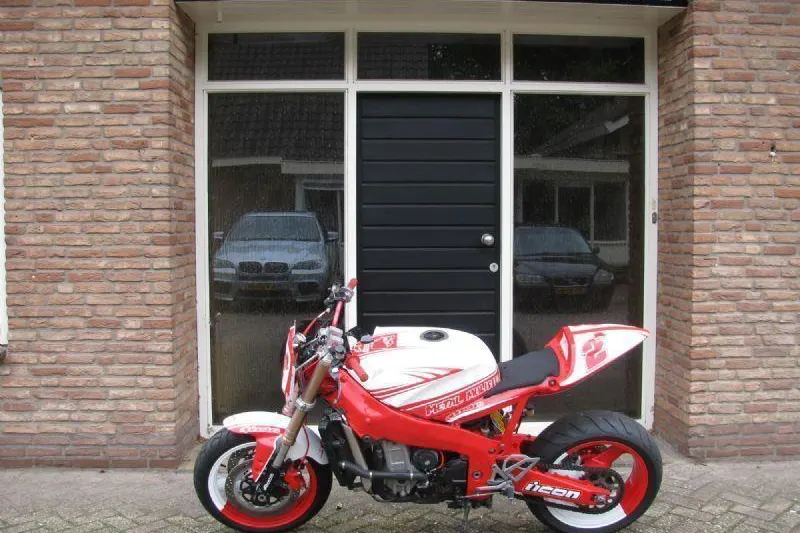 Kawasaki Sport ZXR 750 streetfighter (1991)