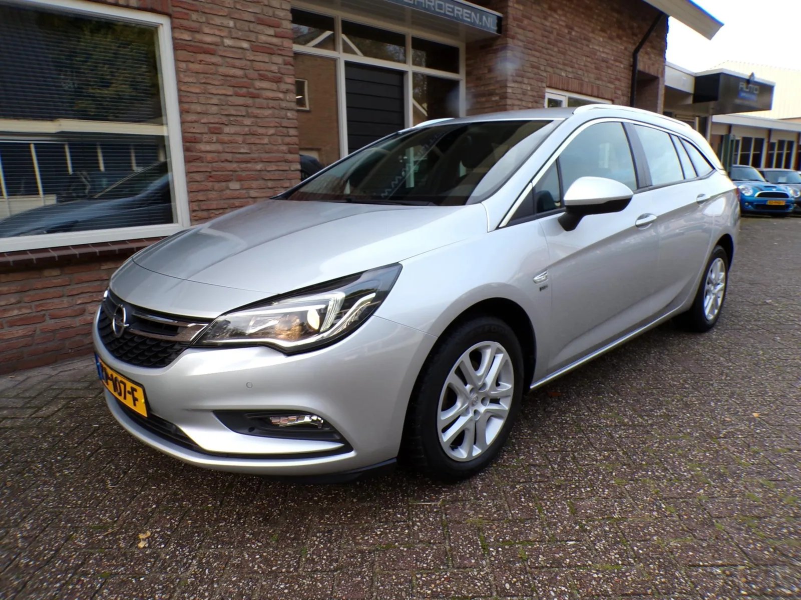 Opel Astra Sports Tourer (2016) — foto 1