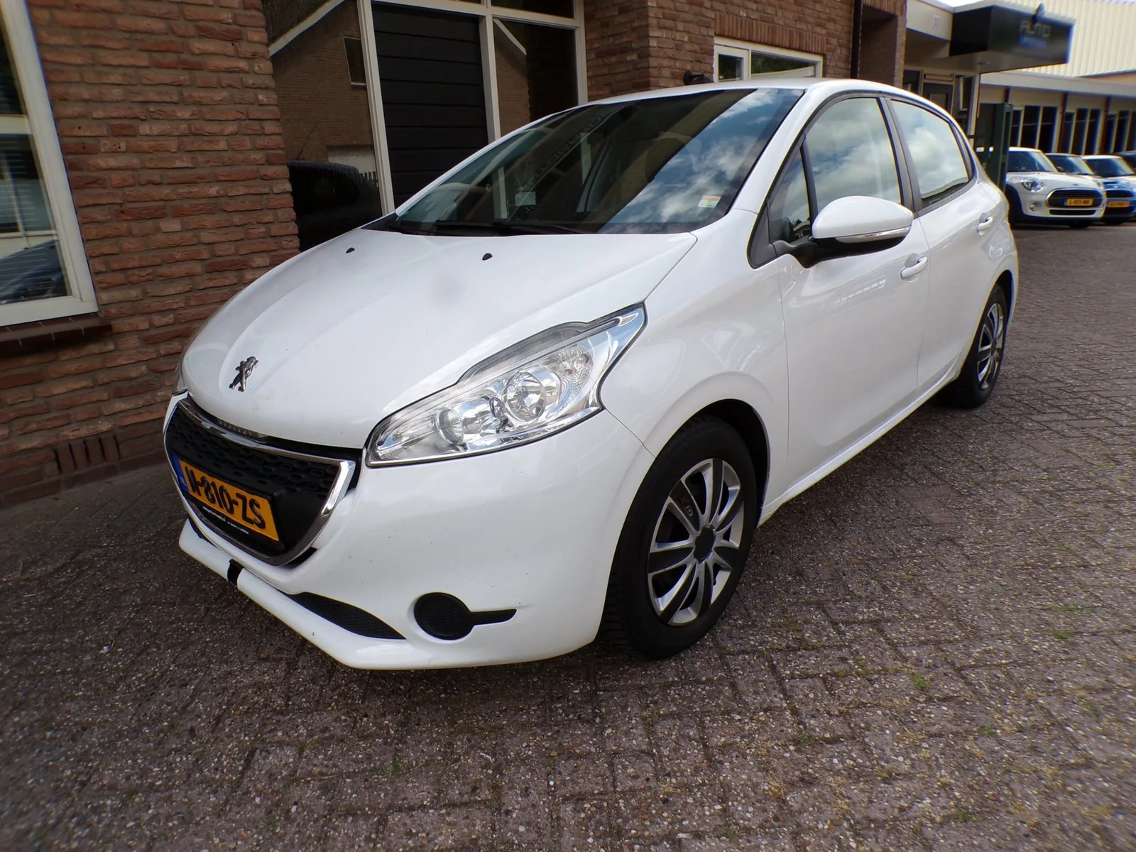 Peugeot 208 (2014) — foto 1