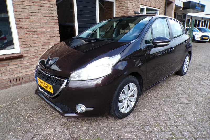Peugeot 208 (2012)