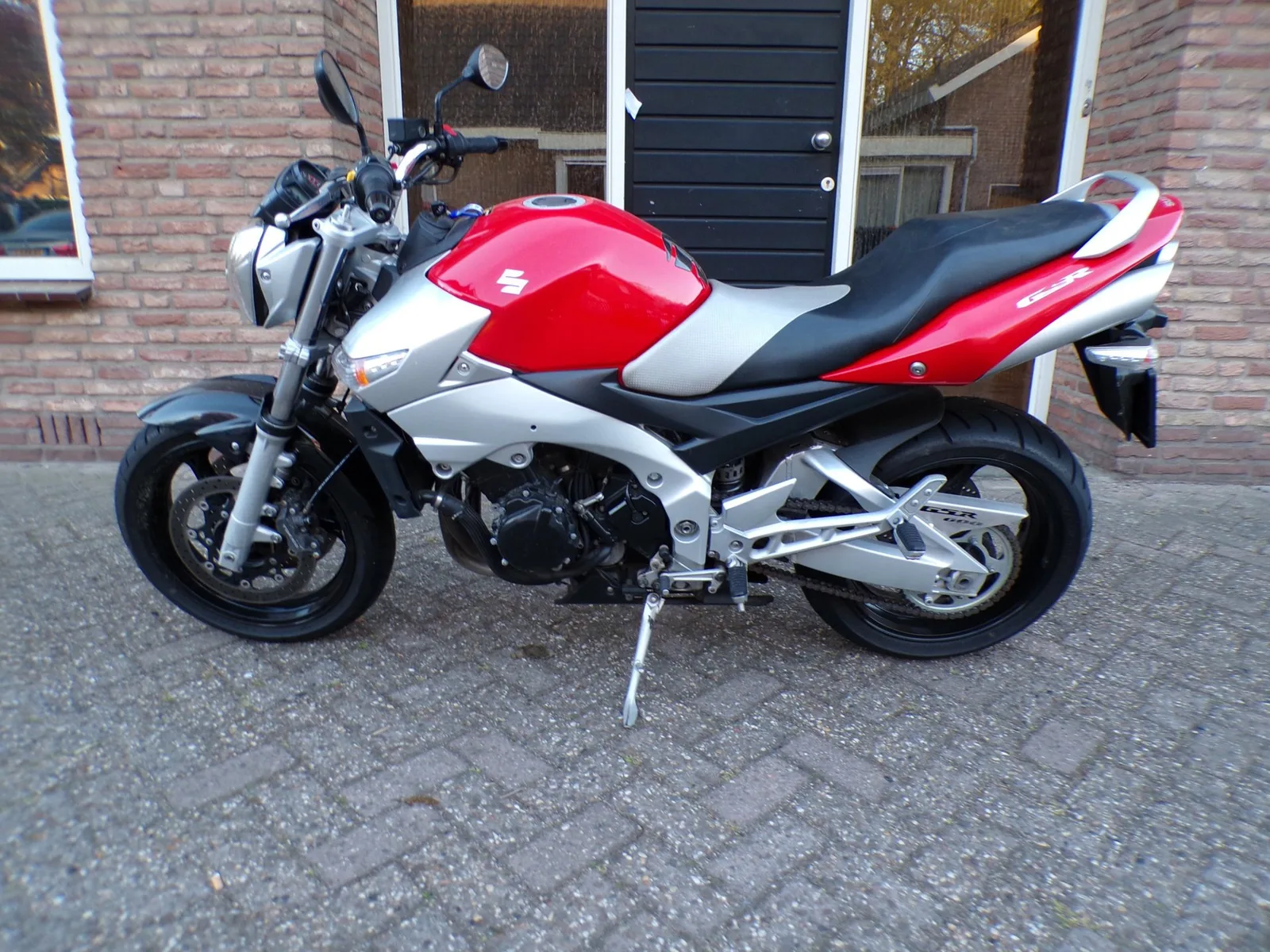 Suzuki GSR600 (2006) — foto 1