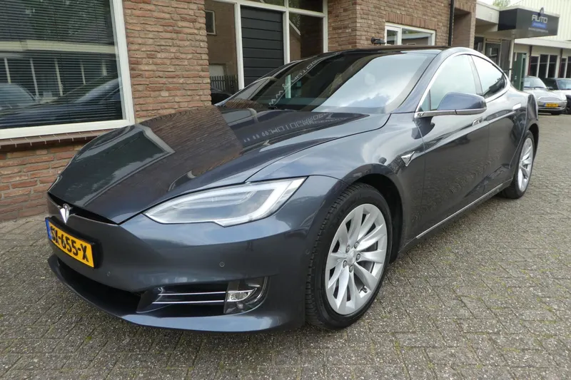 Tesla Model S (2018)