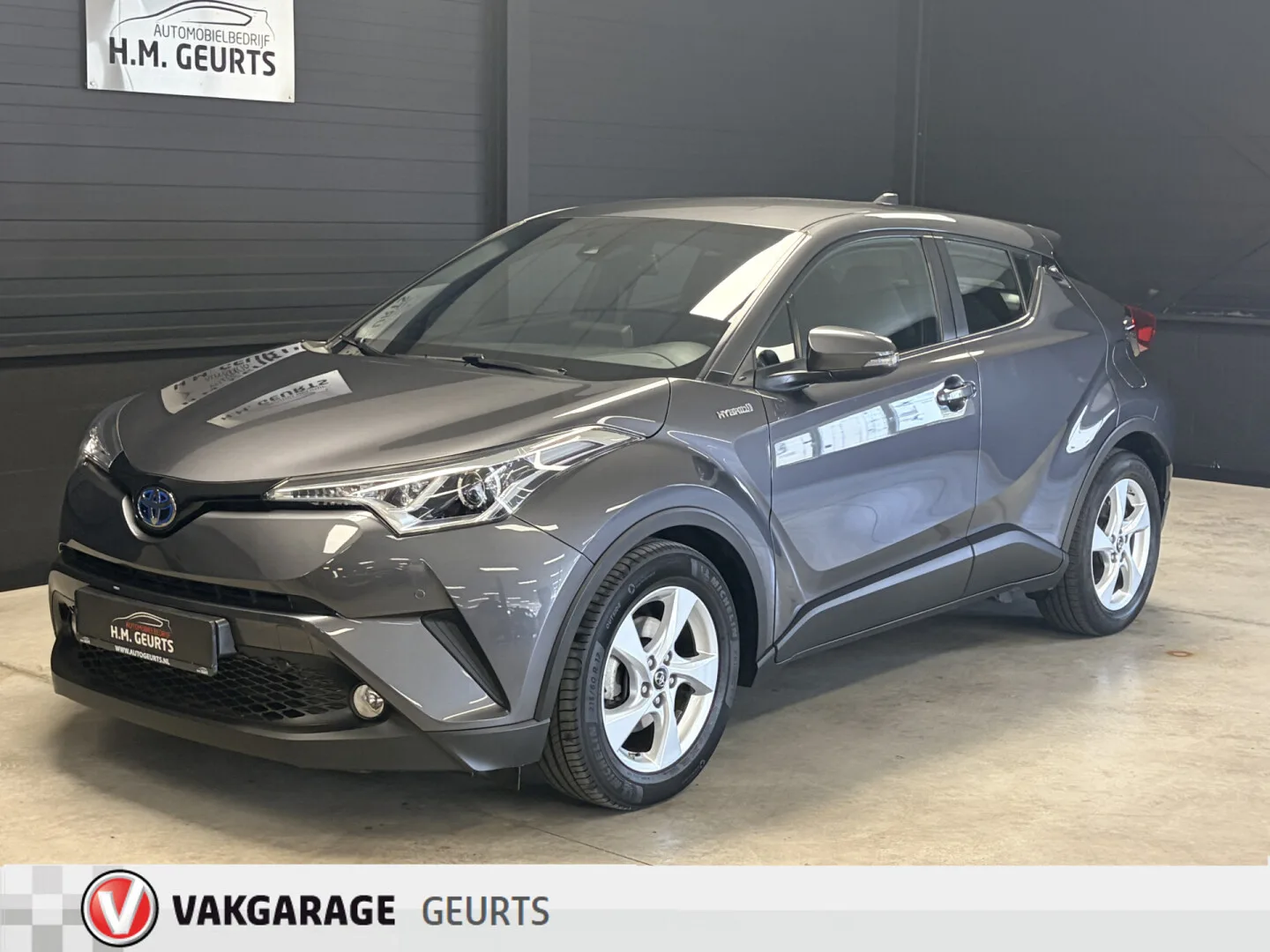 Toyota C-HR (2018) — foto 1