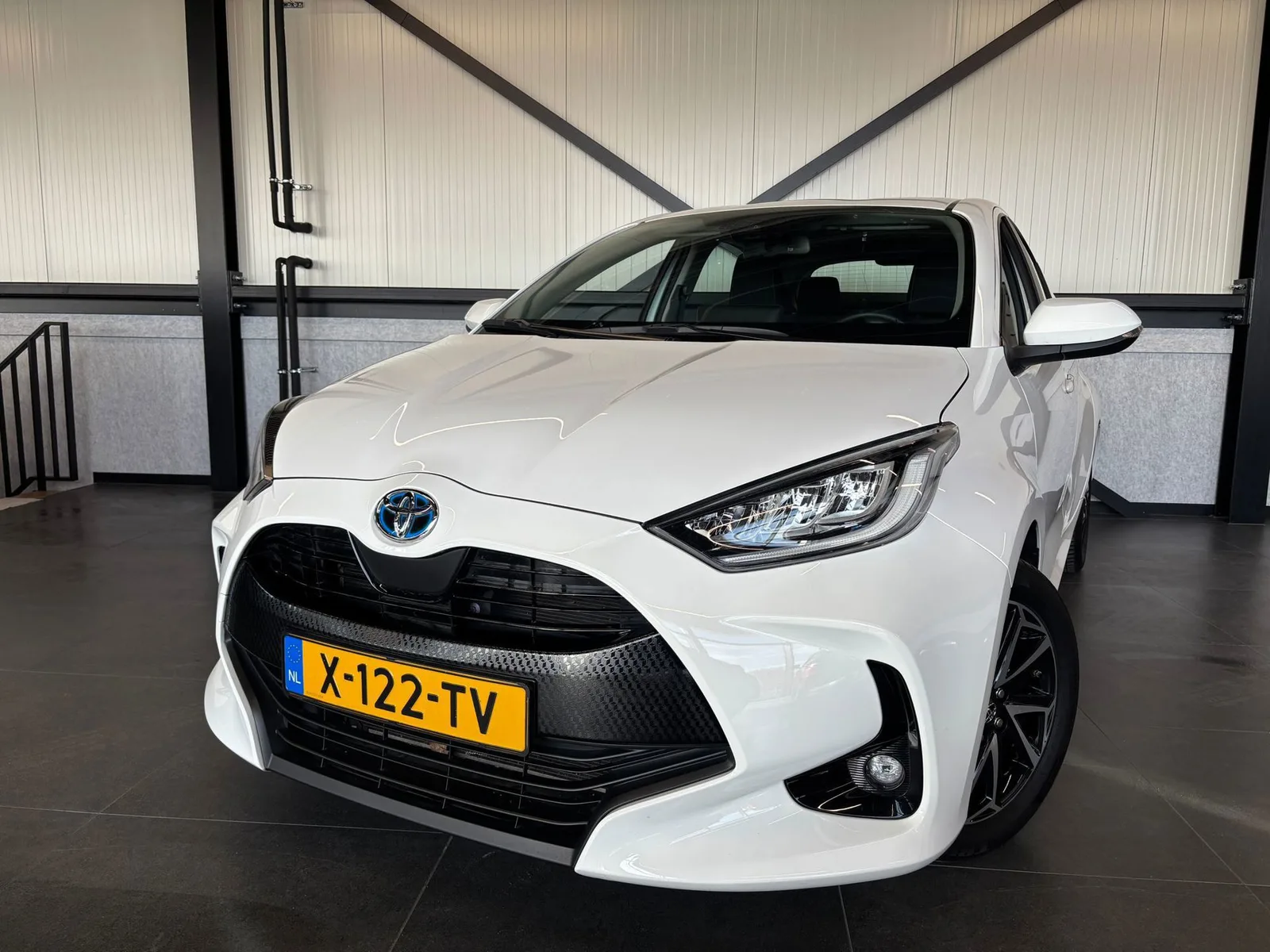 Toyota Yaris (2024) — foto 1