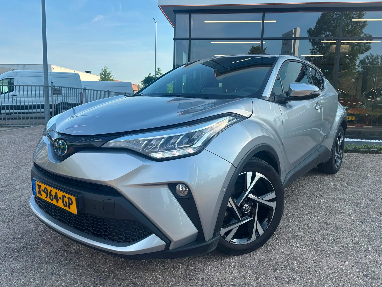 Toyota C-HR (2023) — foto 1