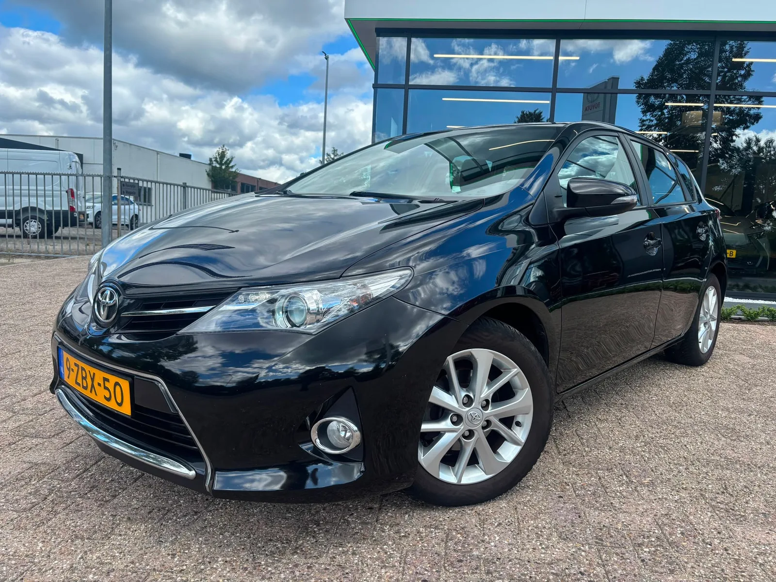 Toyota Auris (2015) — foto 1