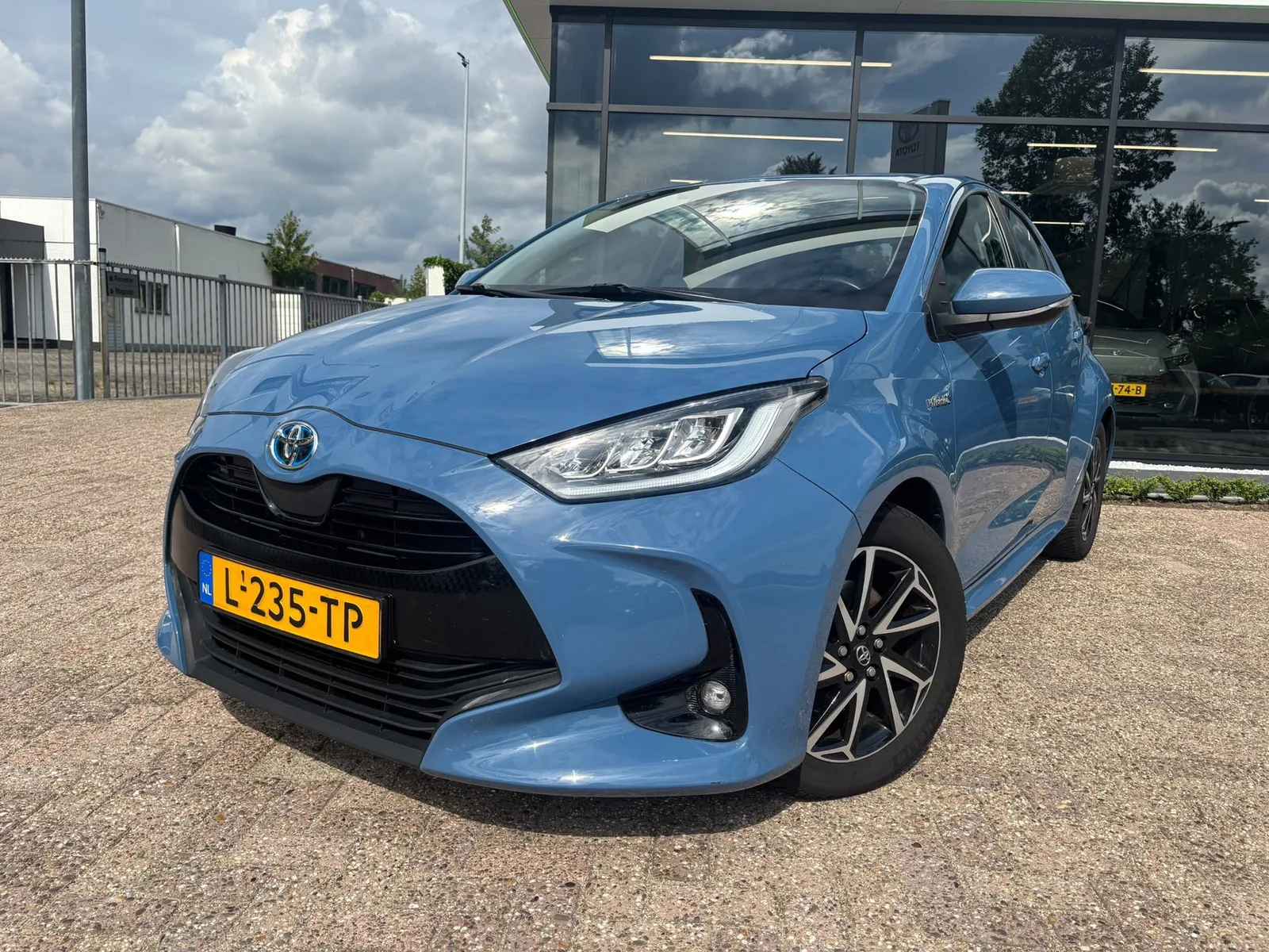 Toyota Yaris (2021) — foto 1