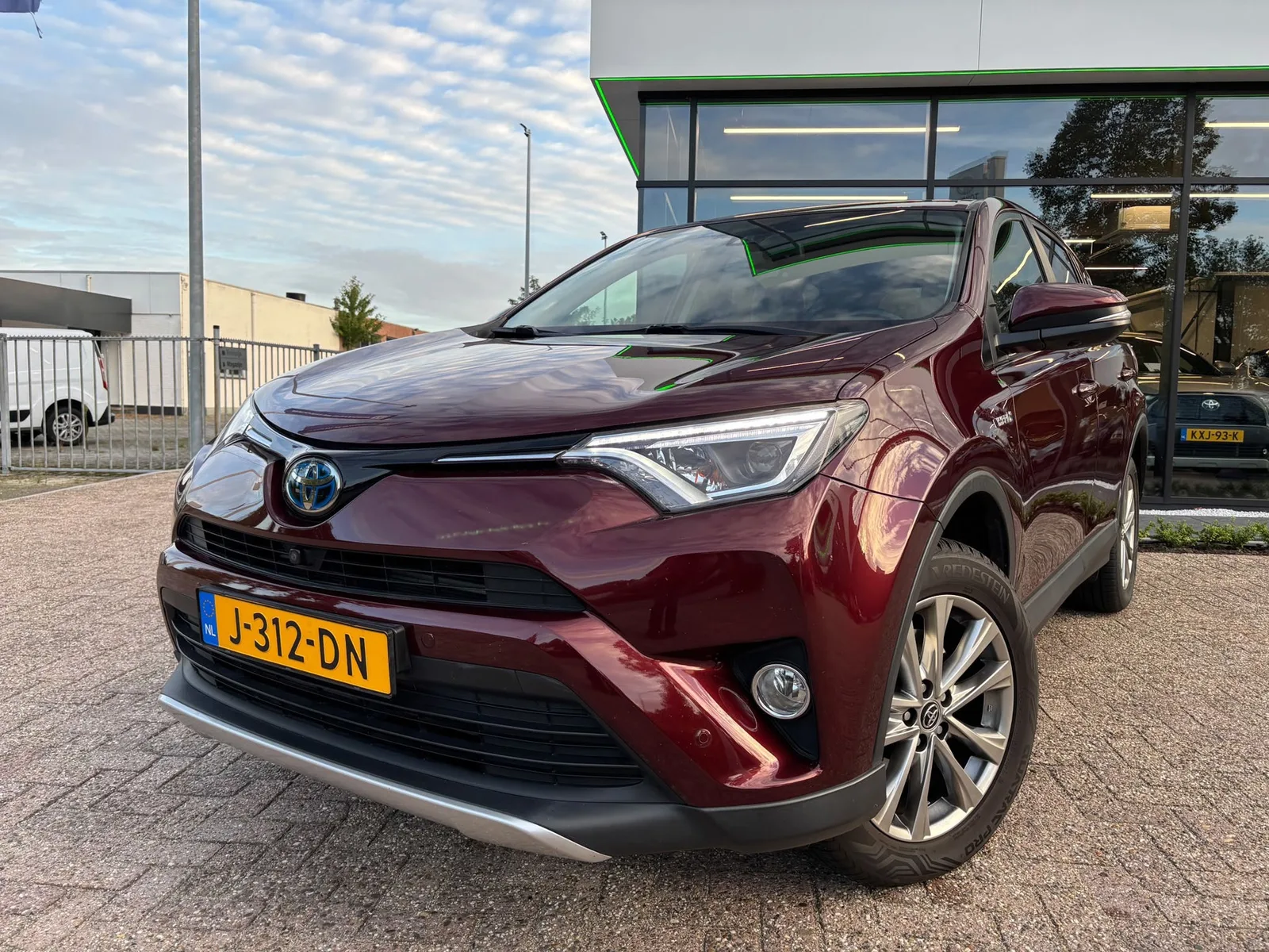 Toyota RAV4 (2016) — foto 1