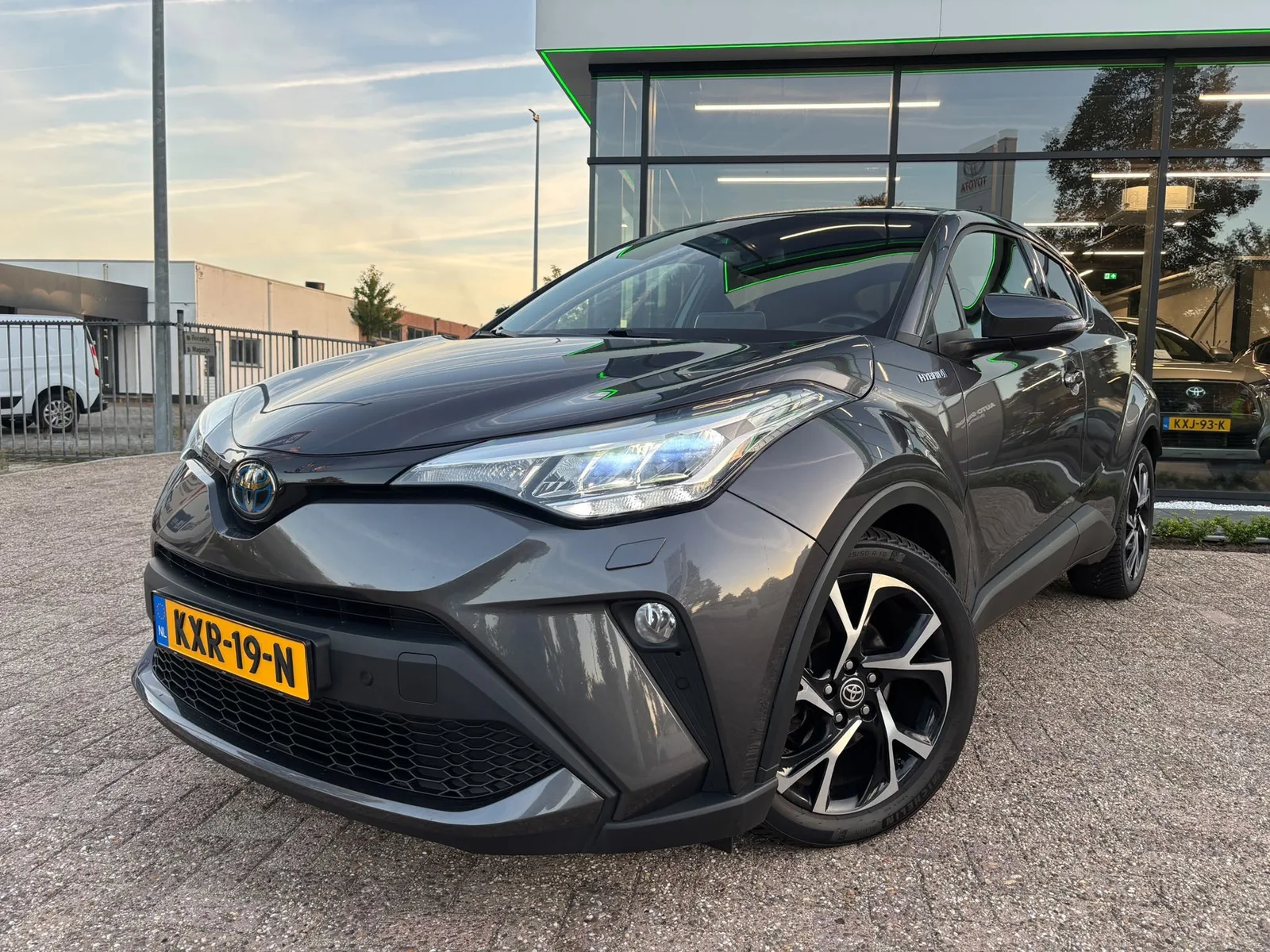 Toyota C-HR (2020) — foto 1