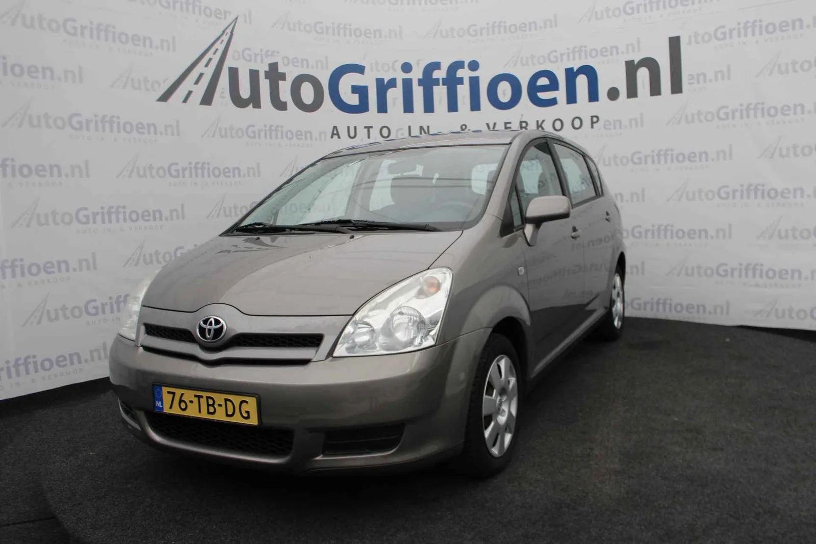 Toyota Corolla Verso (2006) — foto 1