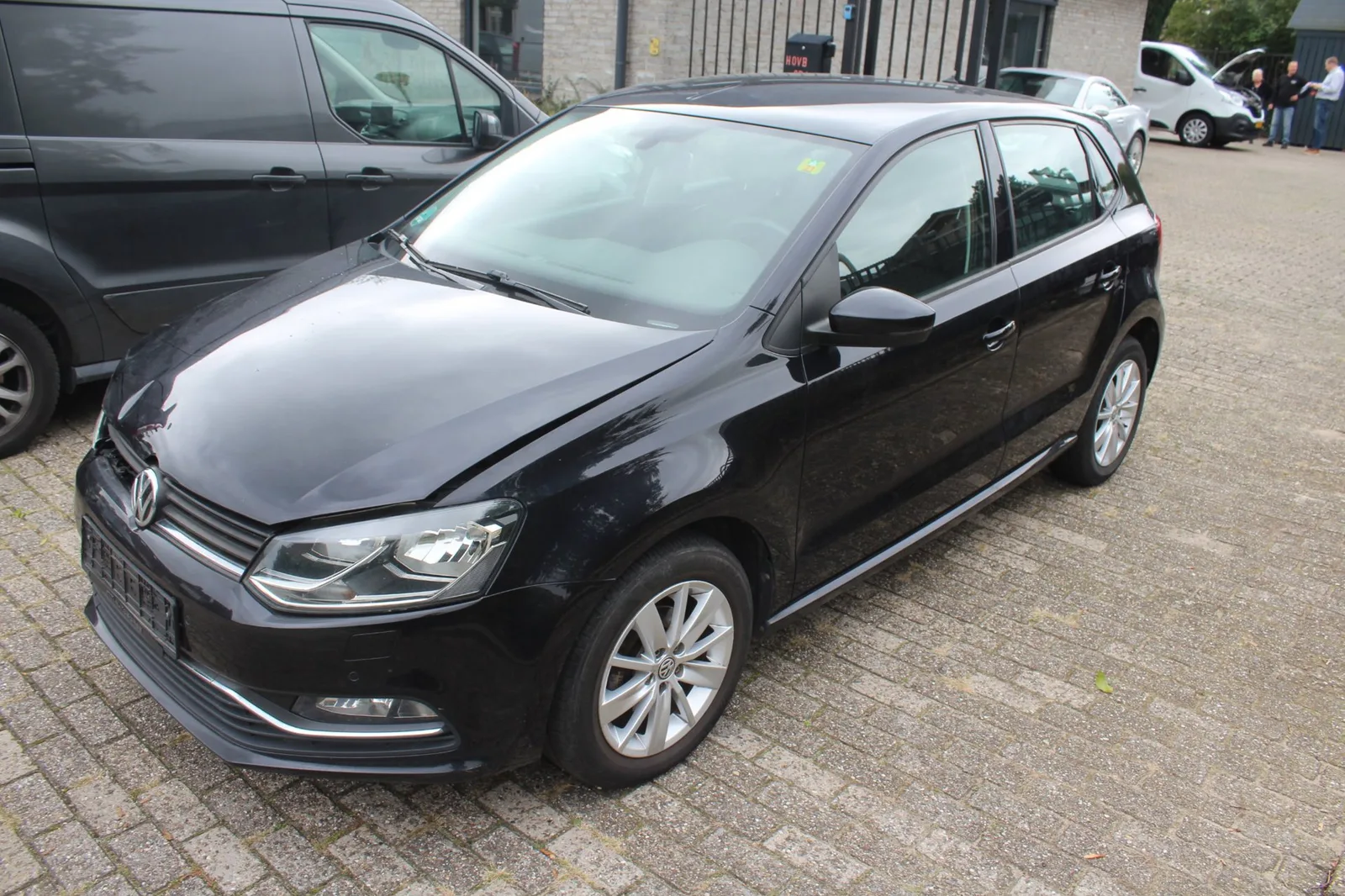 Volkswagen Polo (2015) — foto 1