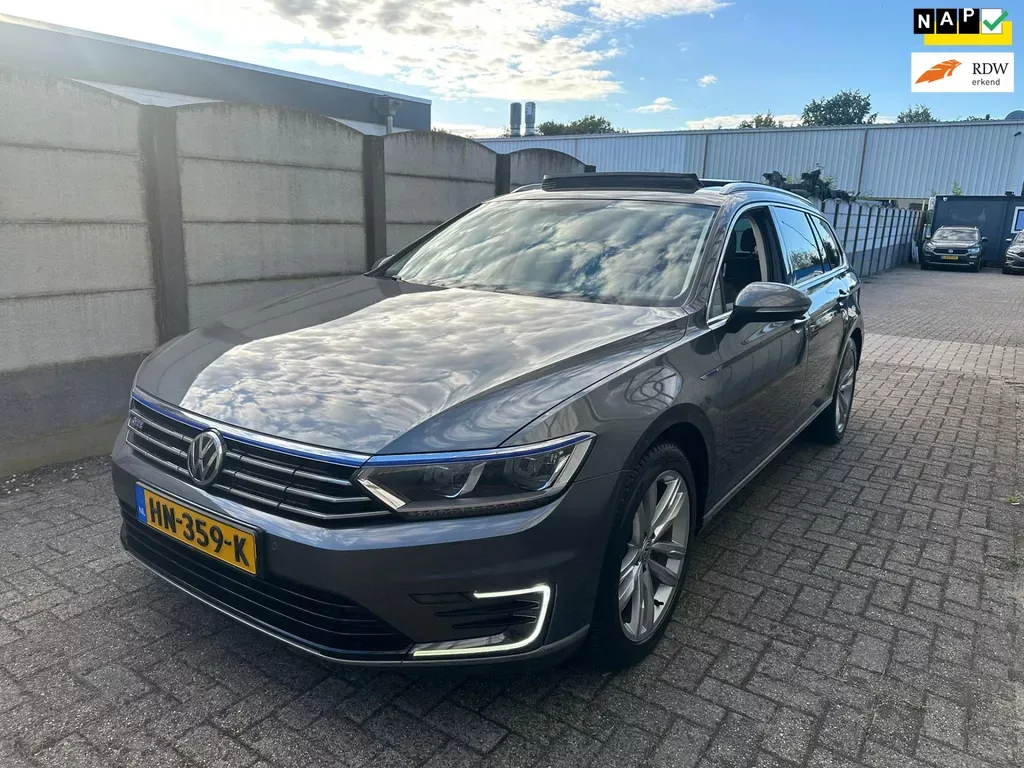Volkswagen Passat (2015) — foto 1