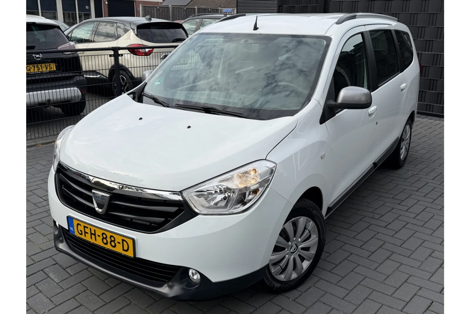 Dacia Lodgy (2015) — foto 1
