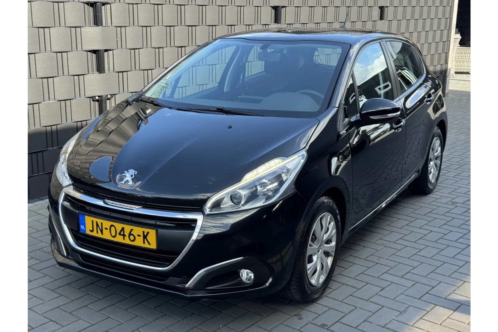 Peugeot 208 (2016) — foto 1