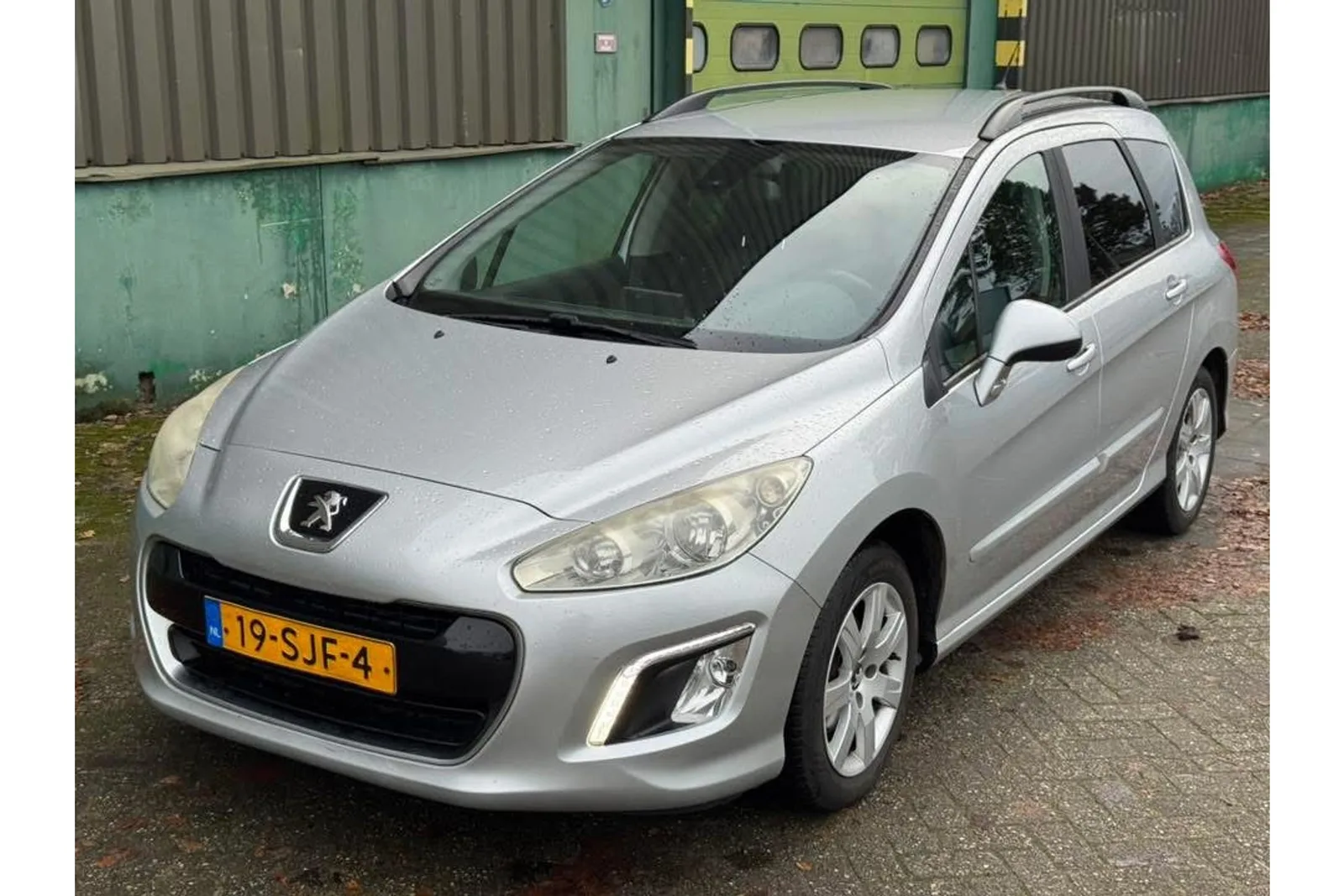 Peugeot 308 (2011) — foto 1