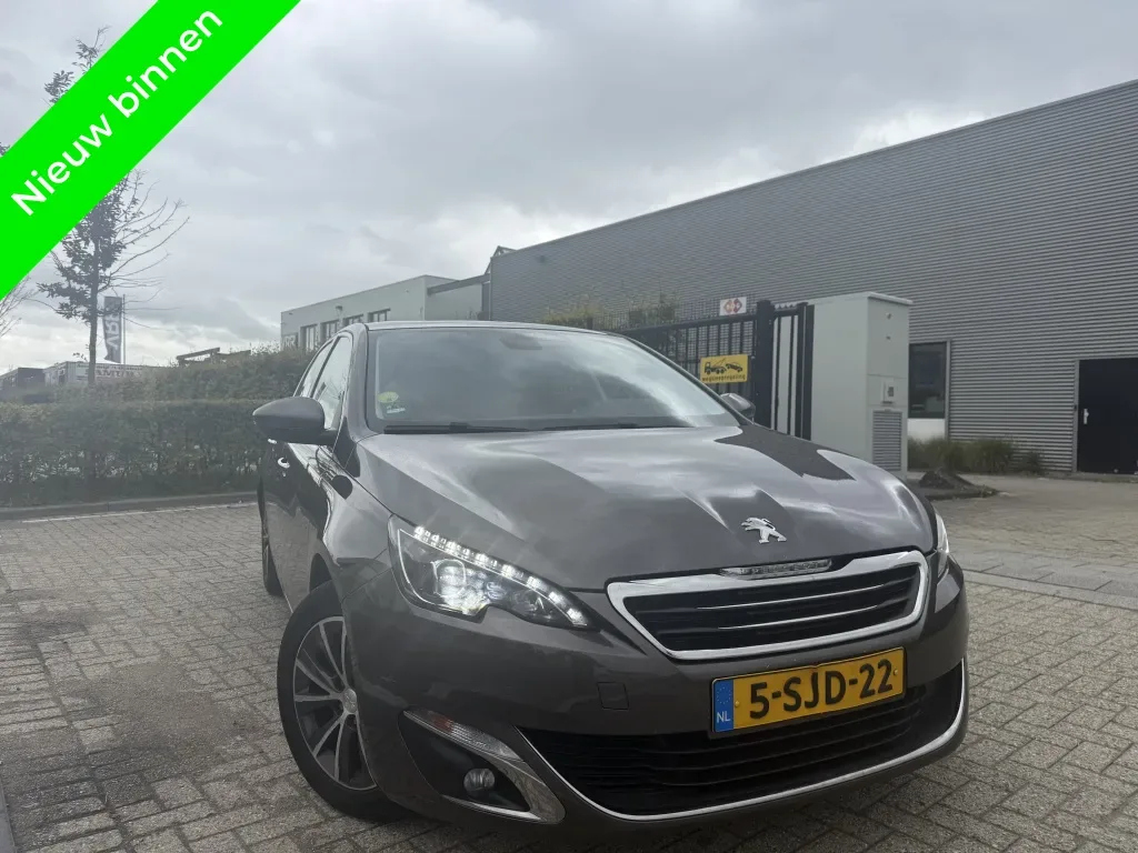 Peugeot 308 (2013) — foto 1