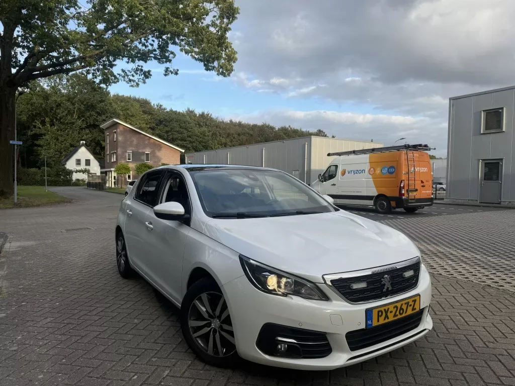 Peugeot 308 (2017) — foto 1