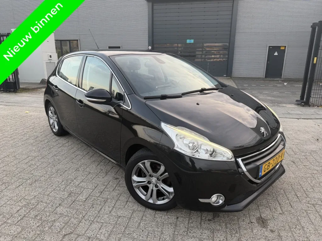 Peugeot 208 (2015) — foto 1