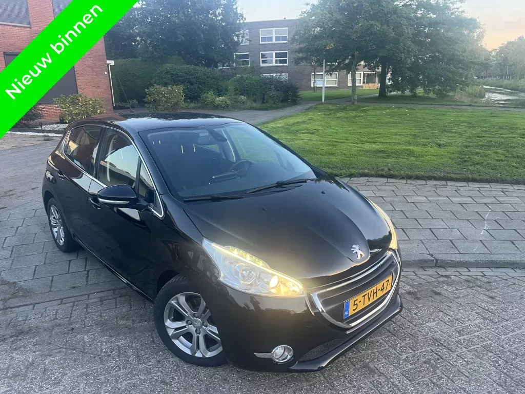 Peugeot 208 (2014) — foto 1
