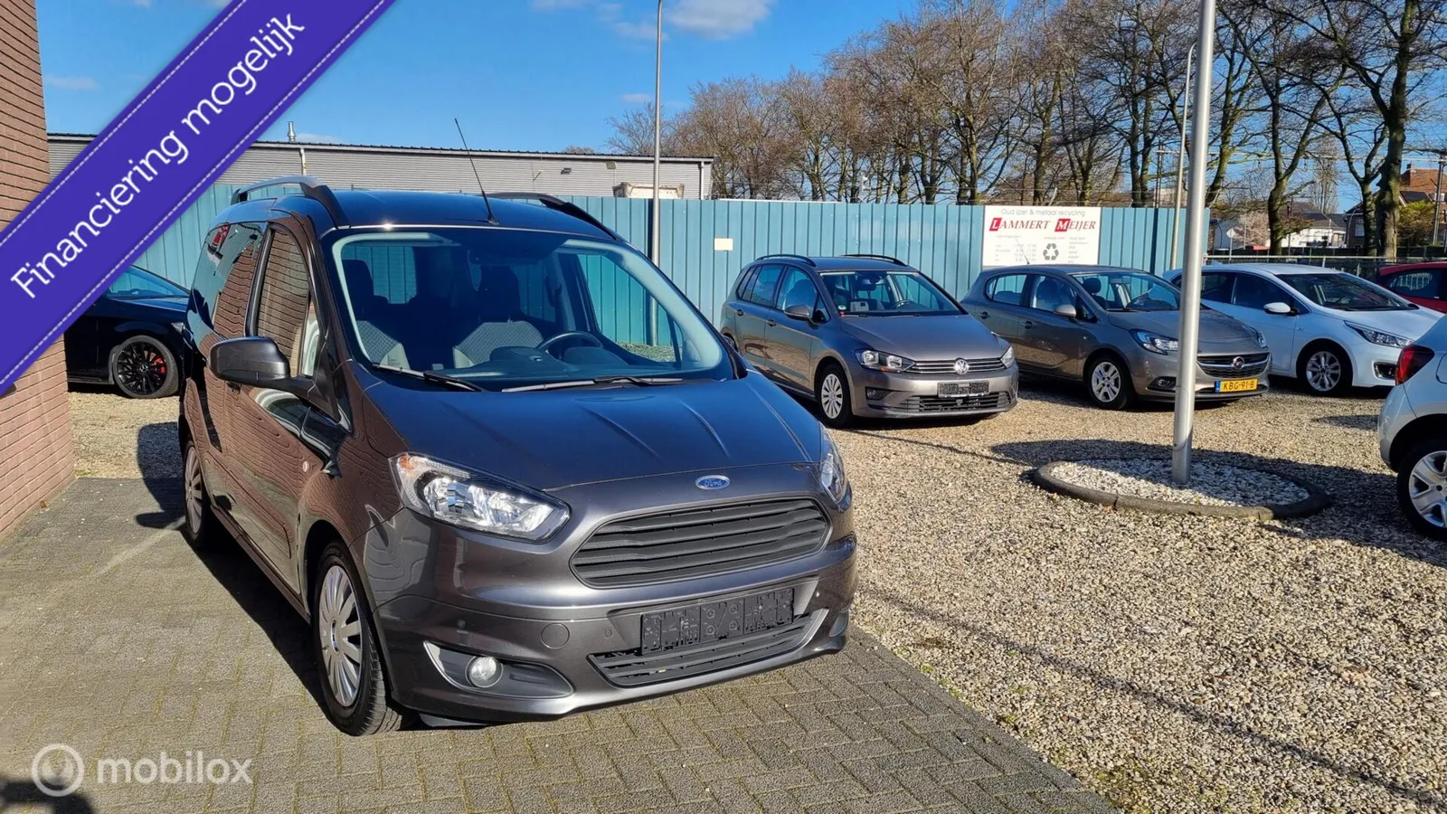 Ford Tourneo Courier (2018) — foto 1