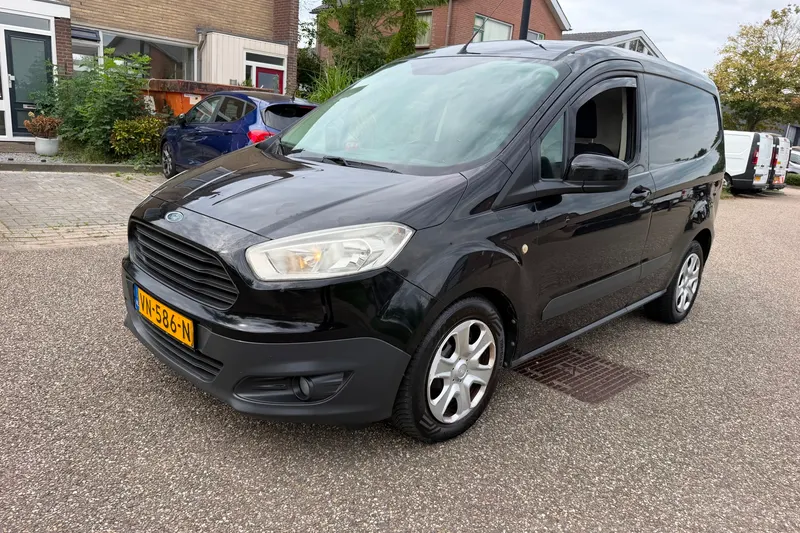 Ford Transit Courier (2015)