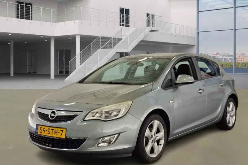Opel Astra (2011)