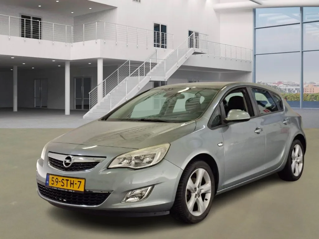 Opel Astra (2011) — foto 1