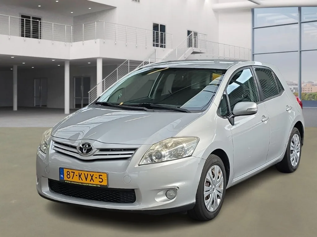 Toyota Auris (2010) — foto 1