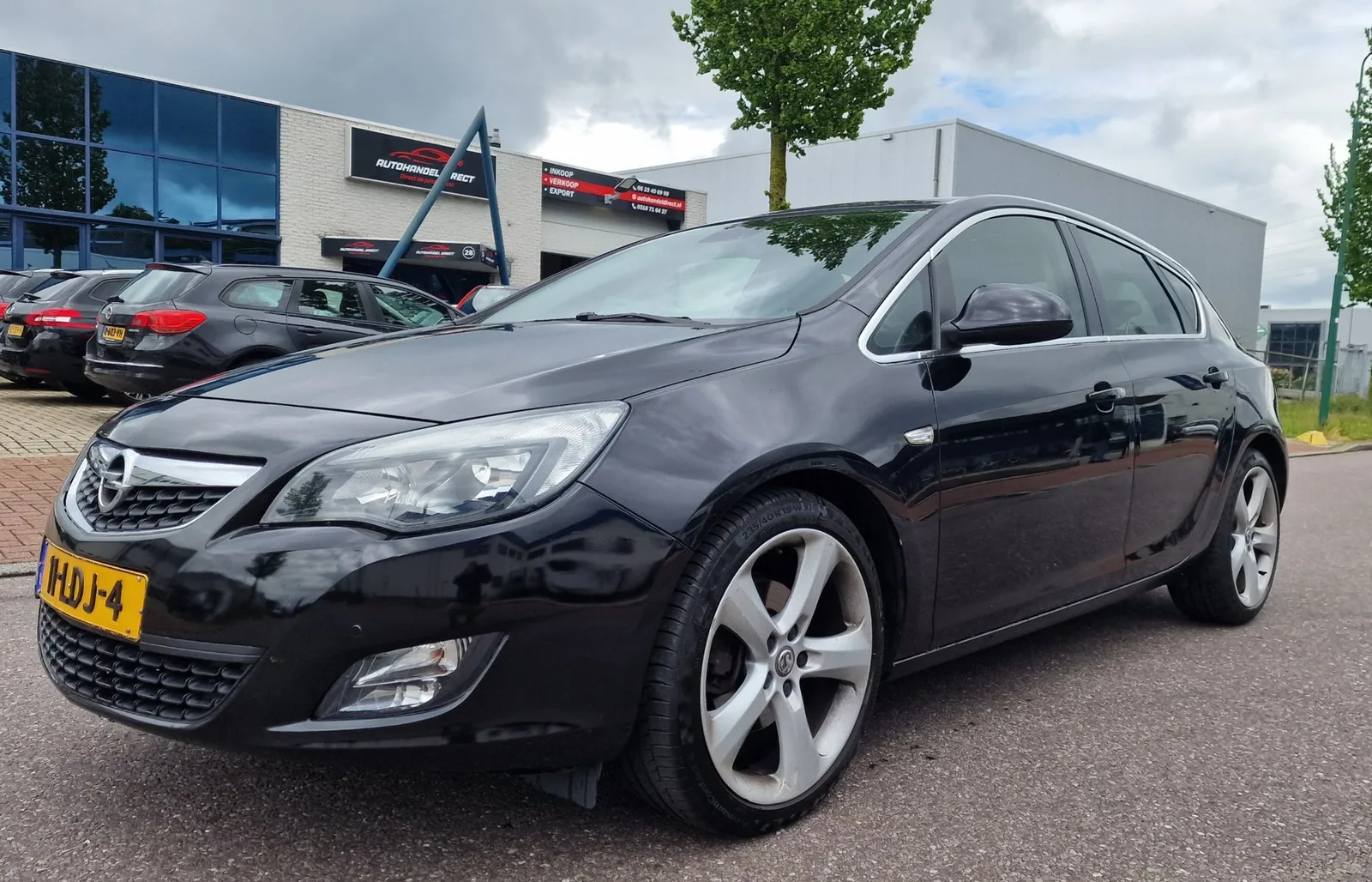 Opel Astra (2010) — foto 1