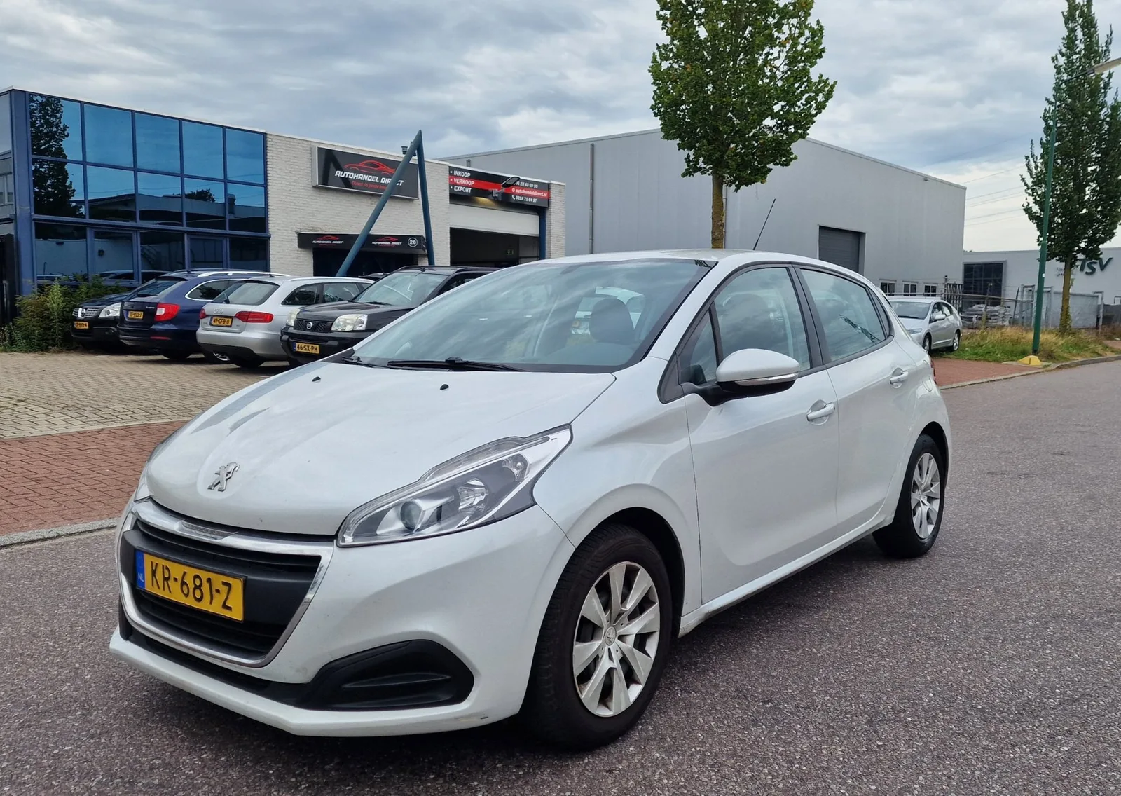 Peugeot 208 (2016) — foto 1