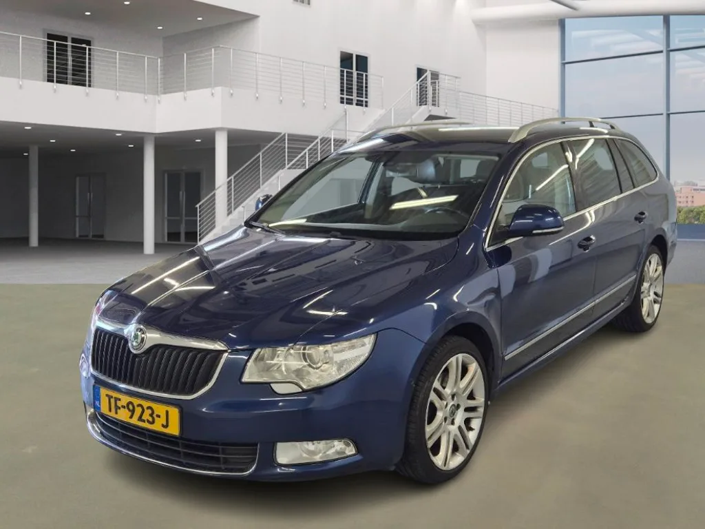 Škoda Superb (2011) — foto 1