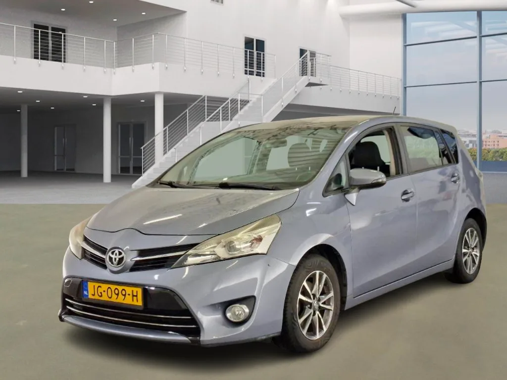 Toyota Verso (2013) — foto 1