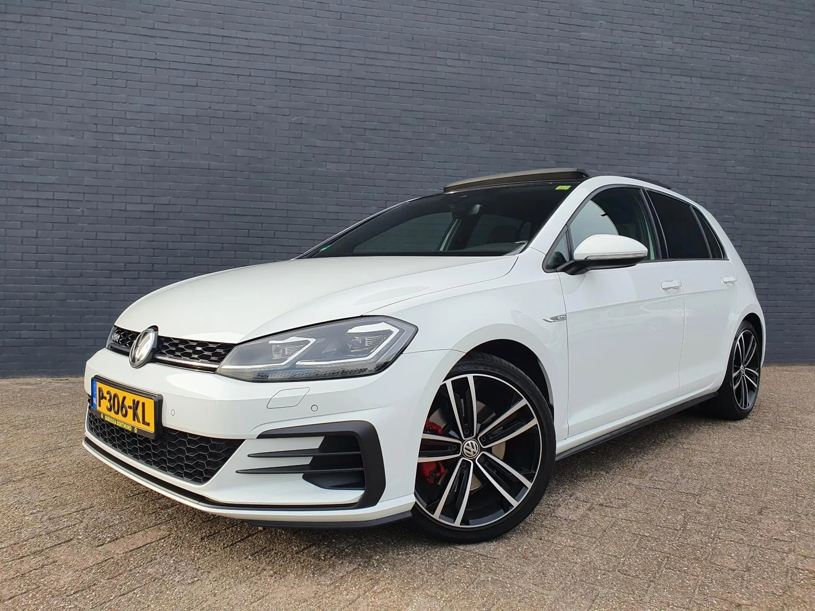 Volkswagen Golf (2018) — foto 1