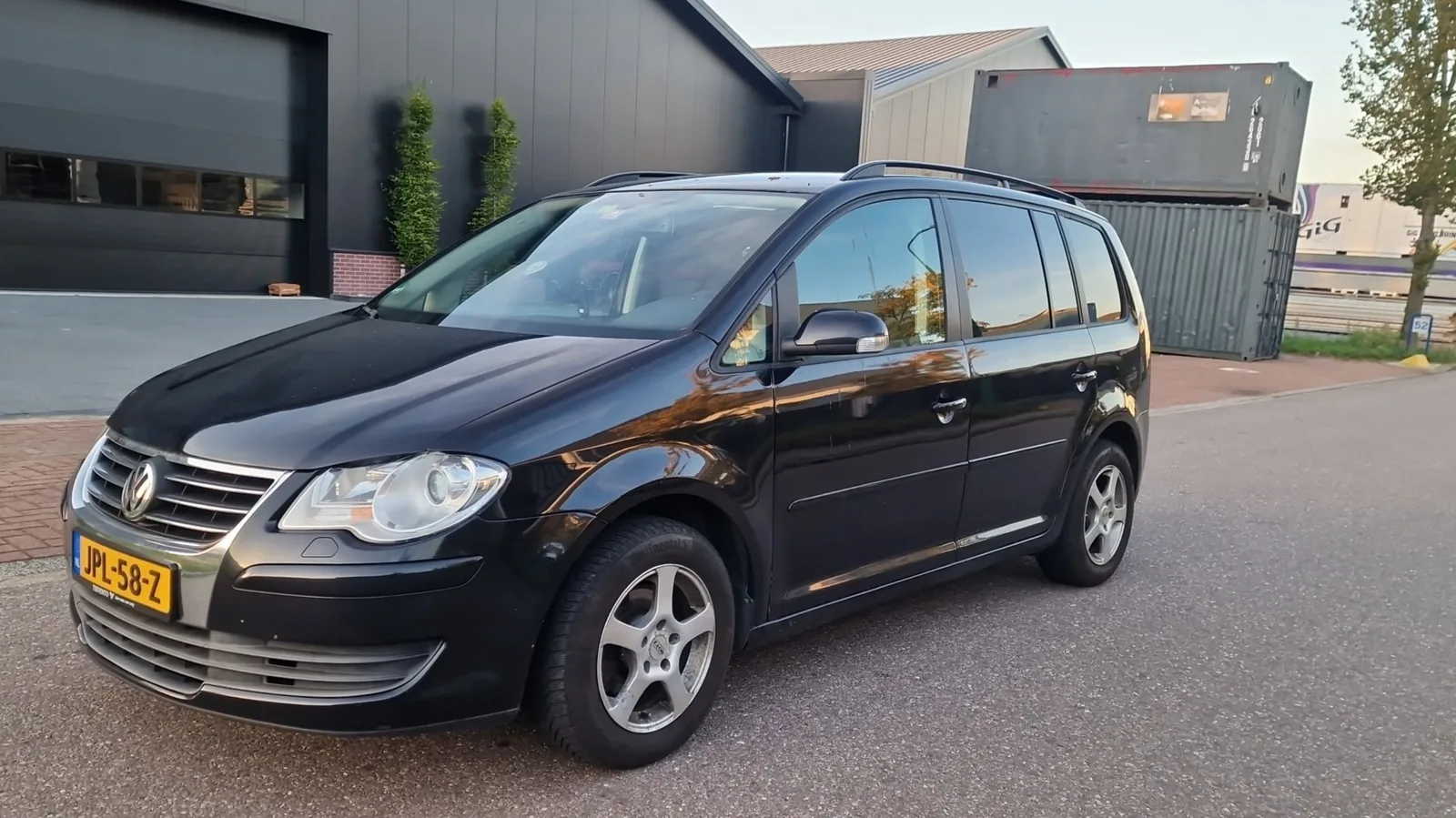 Volkswagen Touran (2008) — foto 1