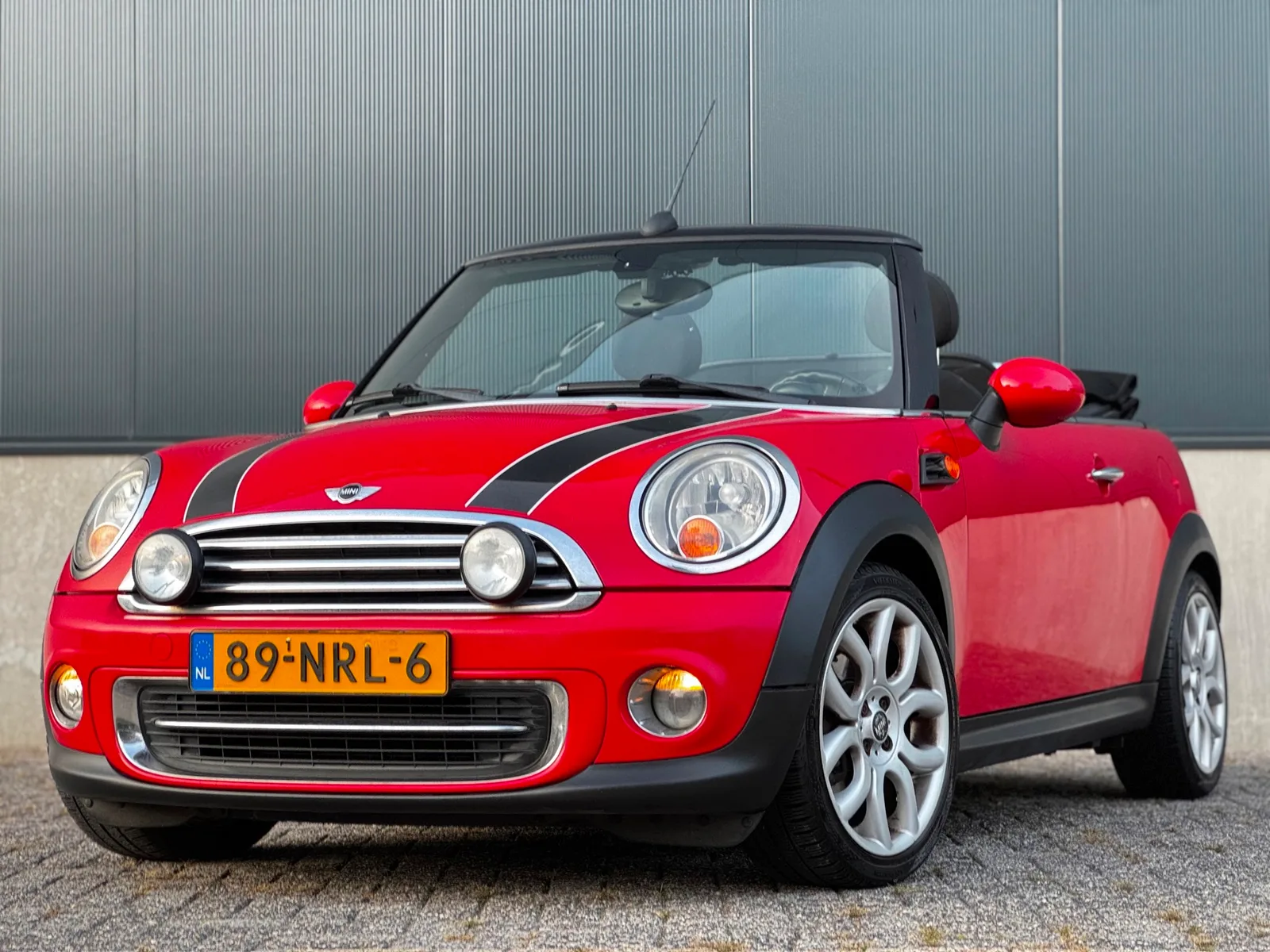 MINI Cabrio (2010) — foto 1